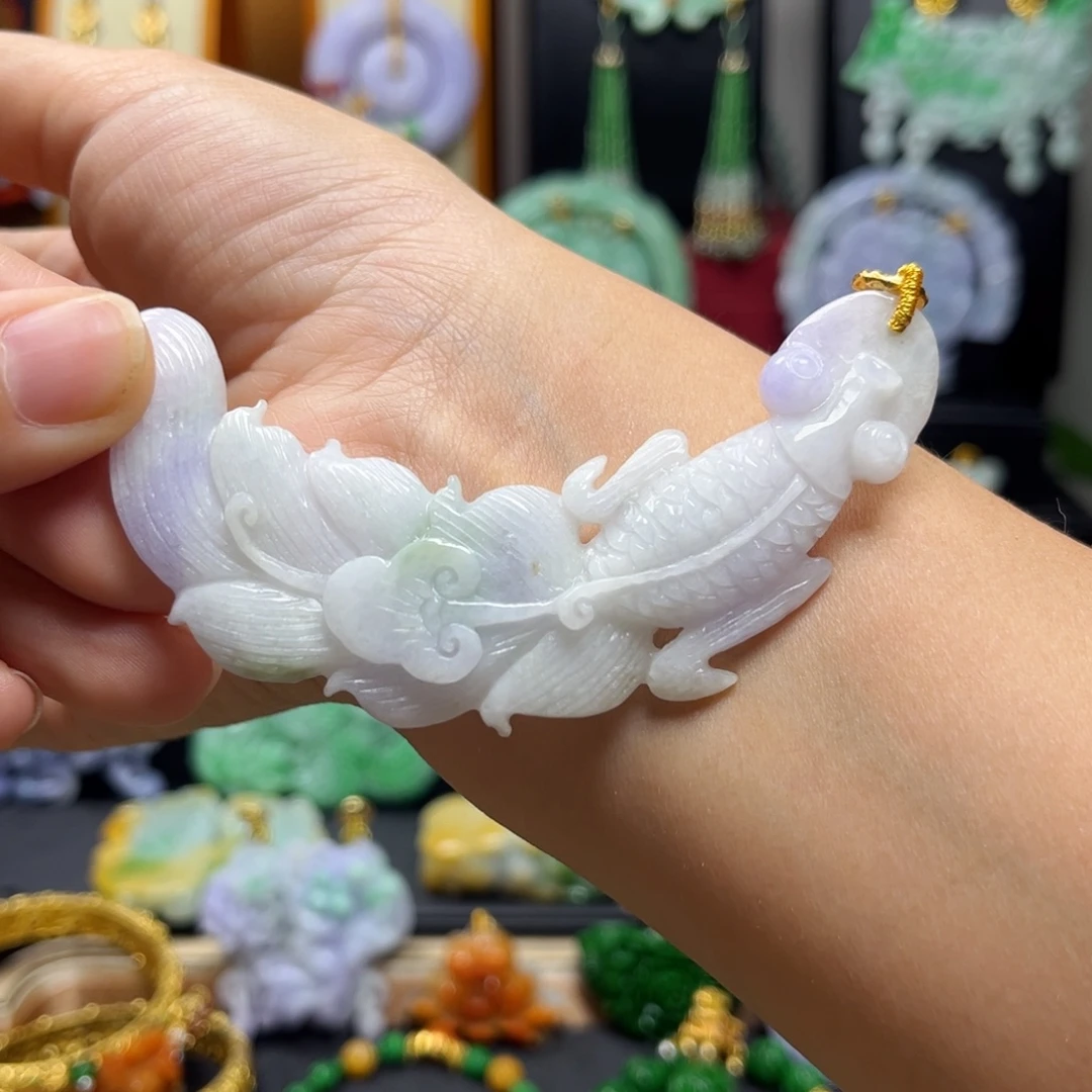 翡翠未镶嵌颈饰锦鲤