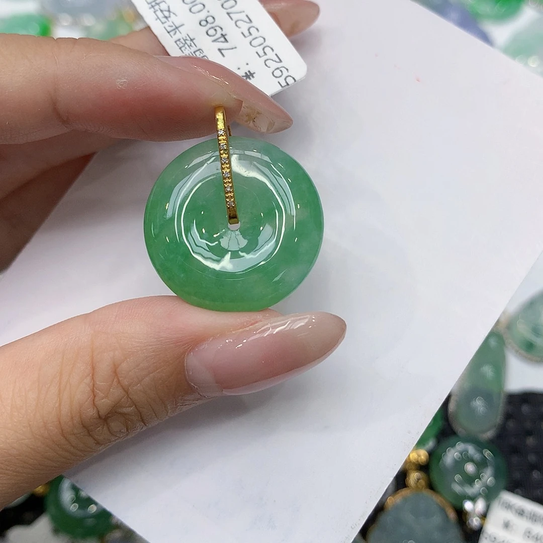 翡翠18K金镶嵌颈饰111111111