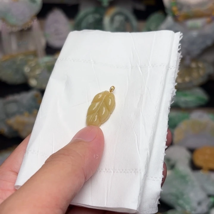 翡翠未镶嵌颈饰吊坠