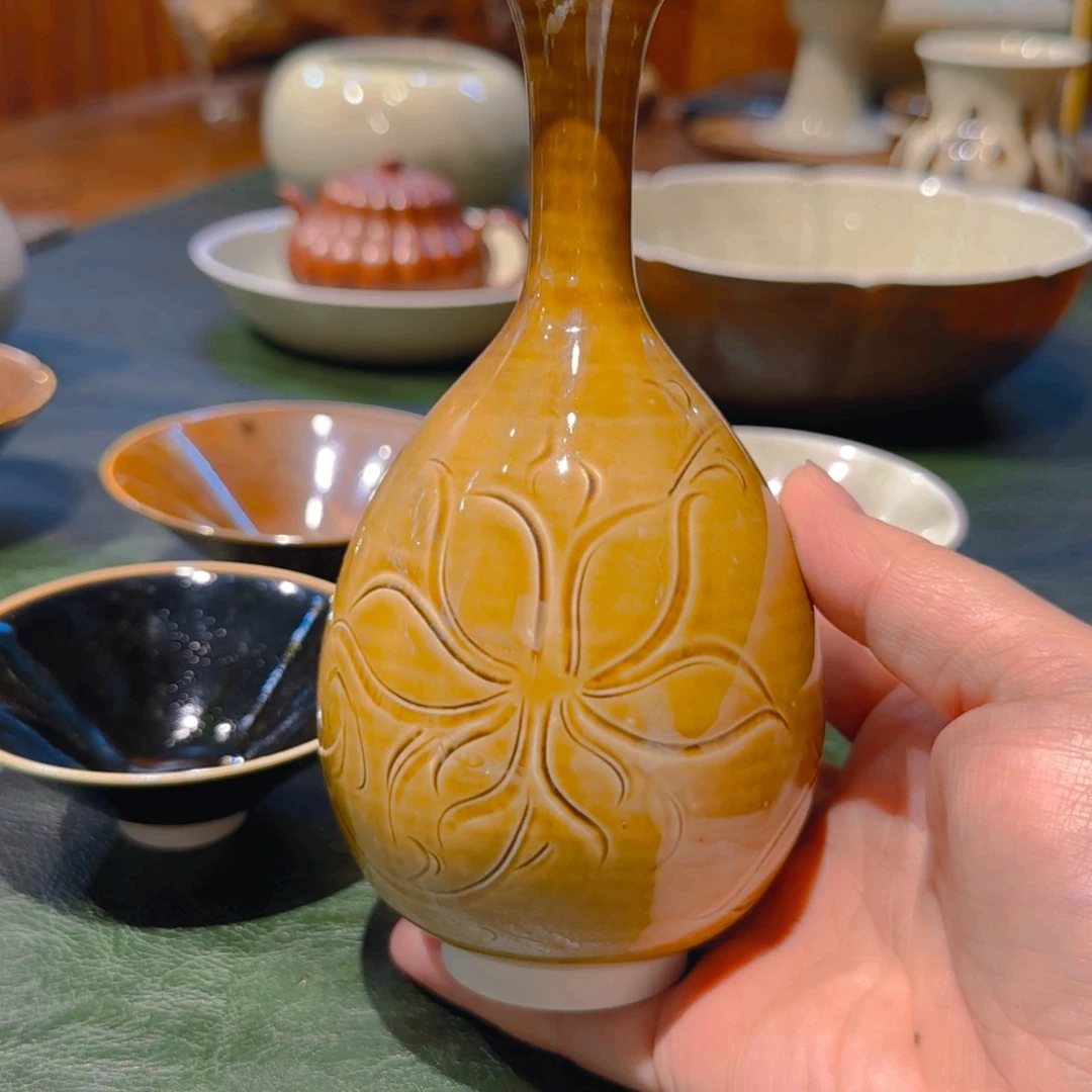 画*春微澜定瓷 黄定玉壶春