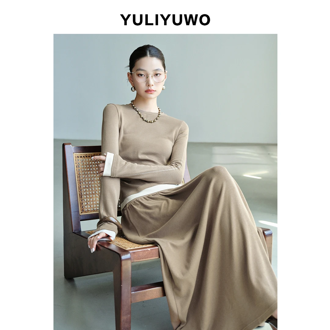 与里与我/ 纸片人修身撞色圆领针织上衣高腰A字半裙一整套257570Y