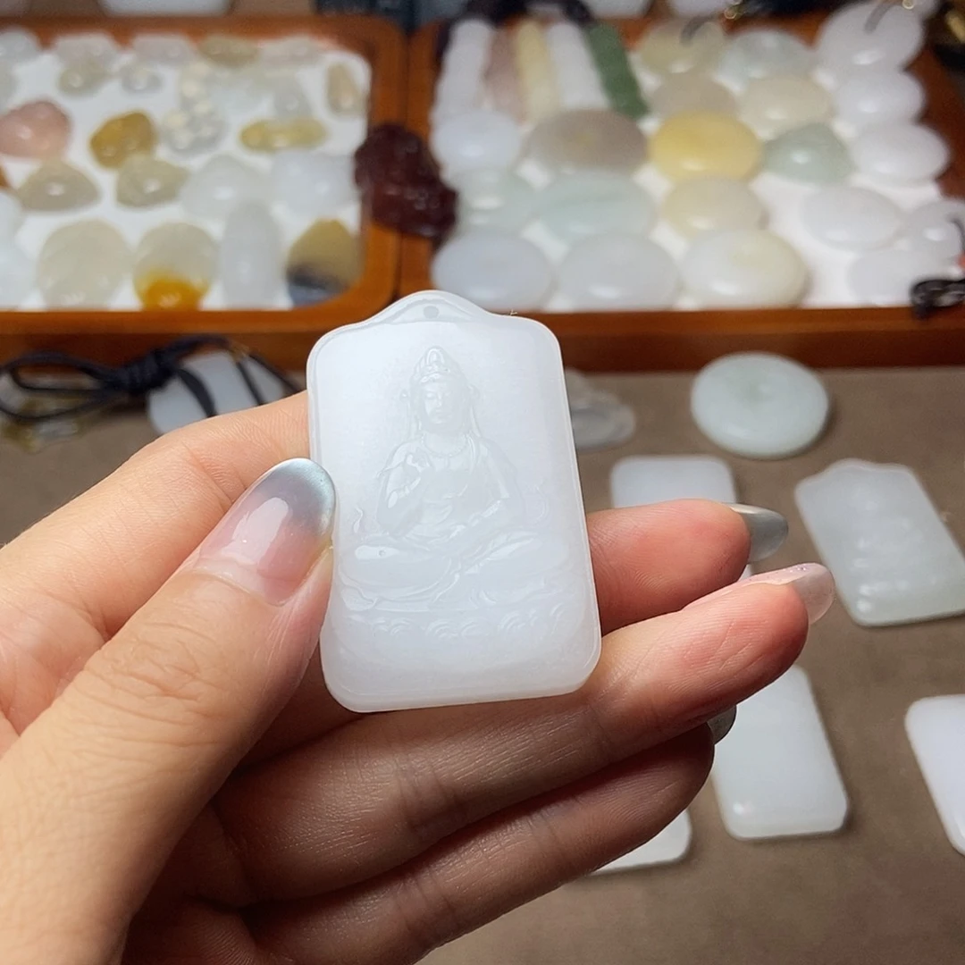 石英质玉未镶嵌颈饰