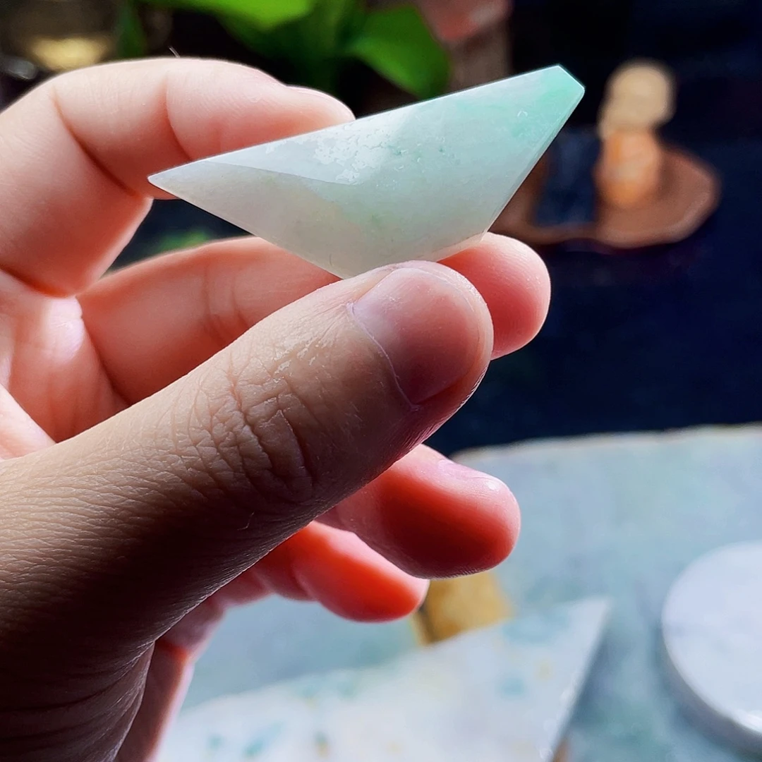 翡翠未镶嵌颈饰毛料54