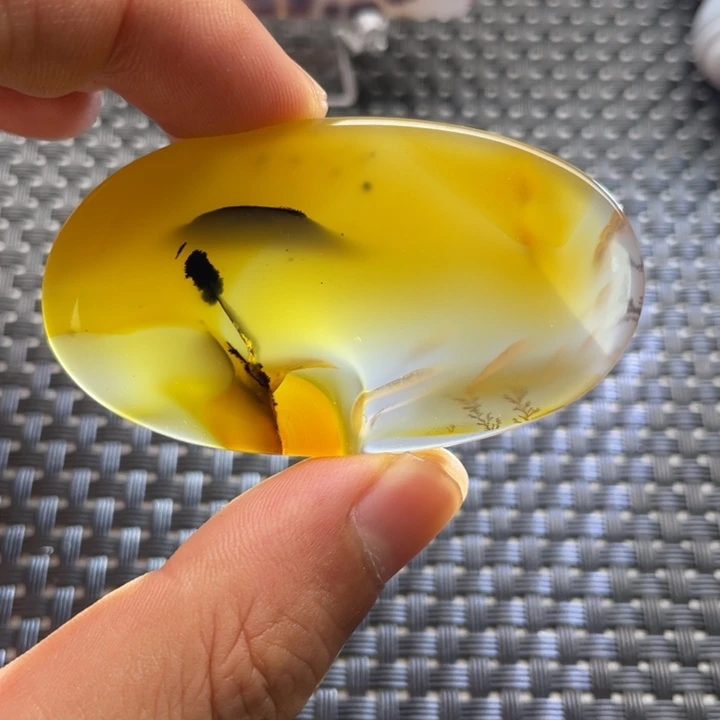 未镶嵌颈饰玛瑙/玉髓若***?