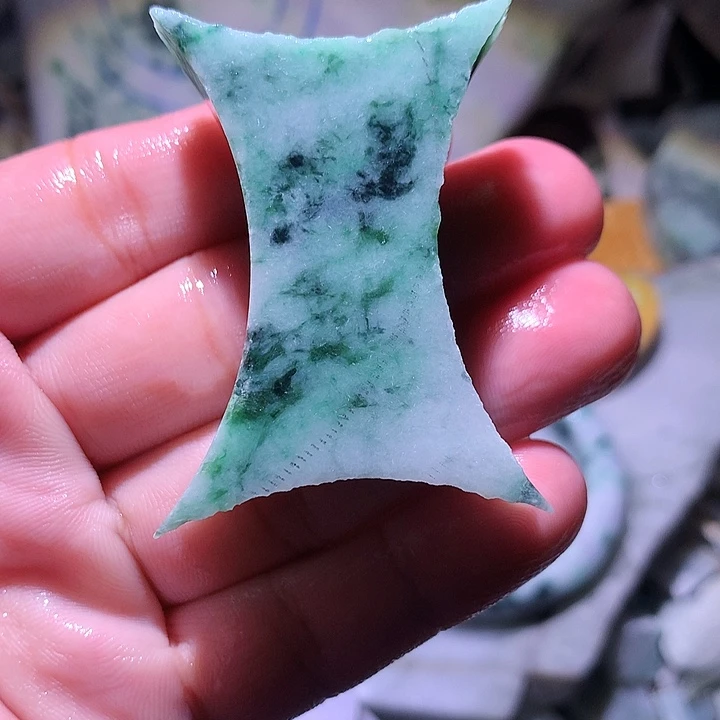 颈饰未镶嵌翡翠边角料