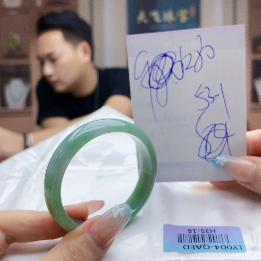 翡翠手镯未镶嵌0……