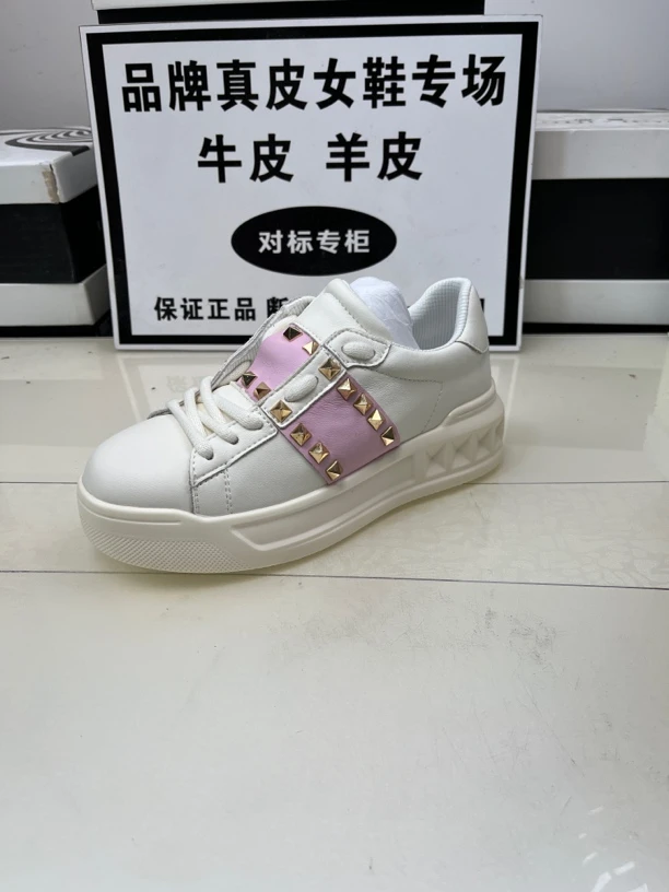 2025 粉加白色 牛皮运动鞋