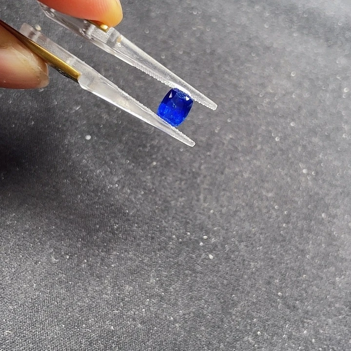 蓝宝石裸石1.62ct皇家蓝宝石