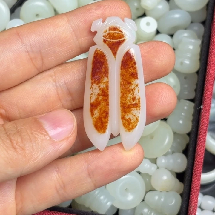 颈饰未镶嵌和田玉（白玉）