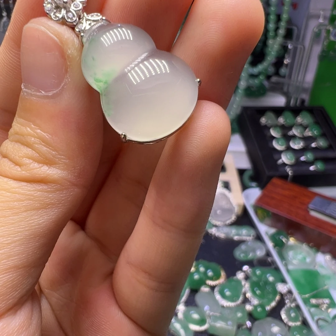 石英质玉未镶嵌颈饰