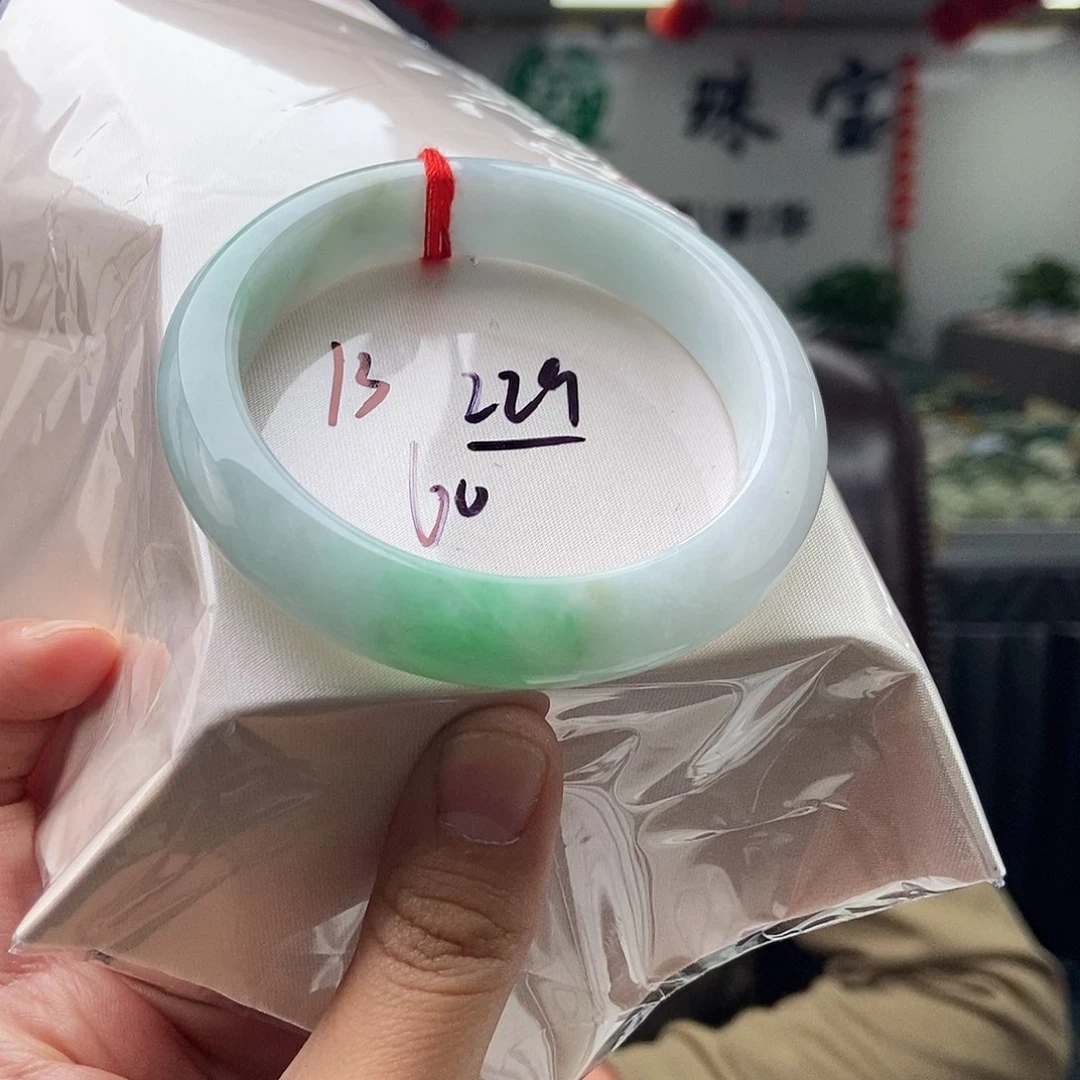 翡翠手镯未镶嵌拍一发一