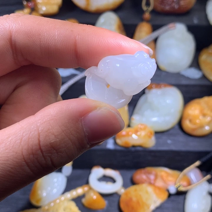 和田玉颈饰未镶嵌