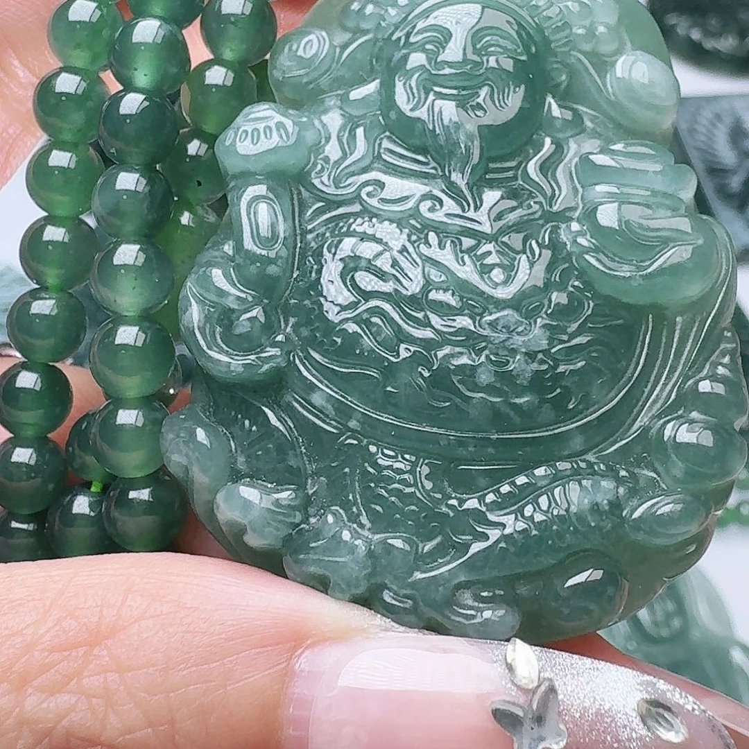 翡翠未镶嵌颈饰多样性发其一