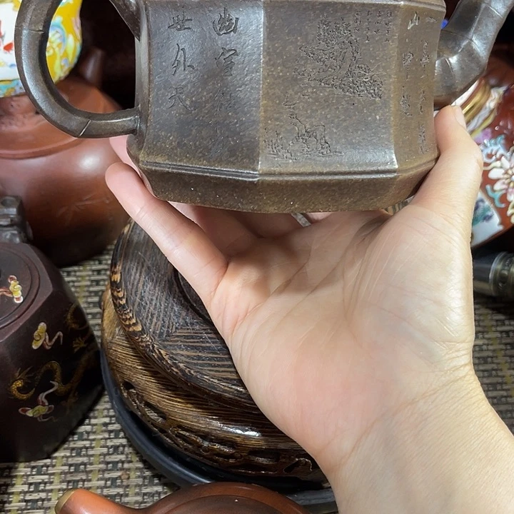 茶壶紫砂原矿泥料手工制作的一把紫砂壶。