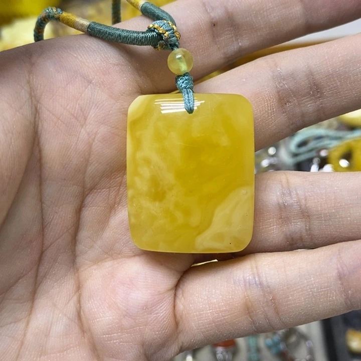 蜜蜡未镶嵌裸石吊坠