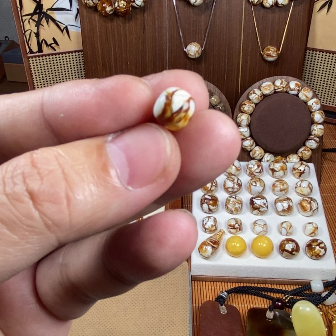 顽***醉8沁色精工老型珠一颗