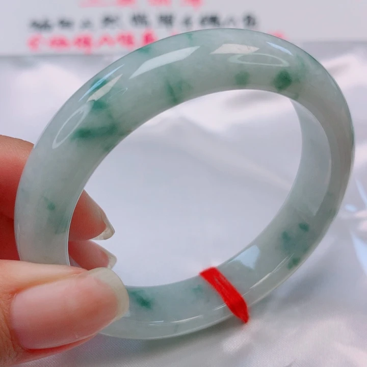 翡翠手镯未镶嵌53圈