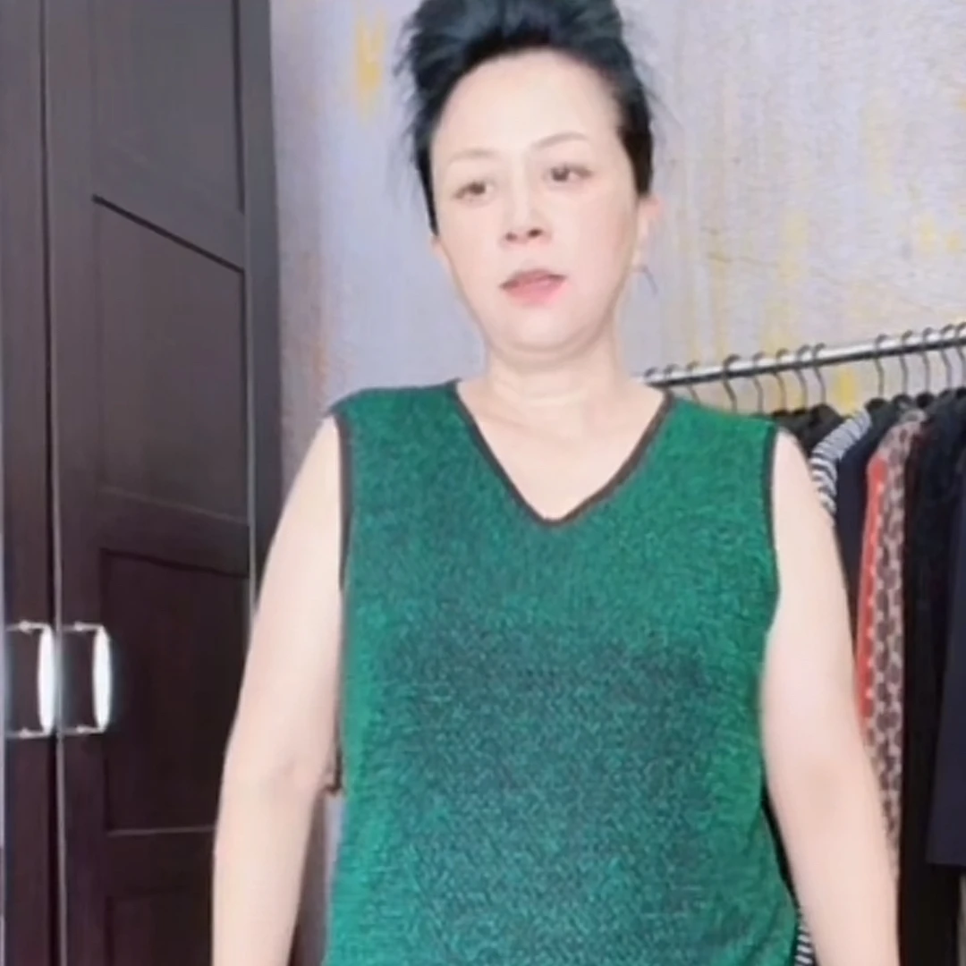 妙唐亮丝时尚大码新款弹力女士上衣背心2560绿圈圈