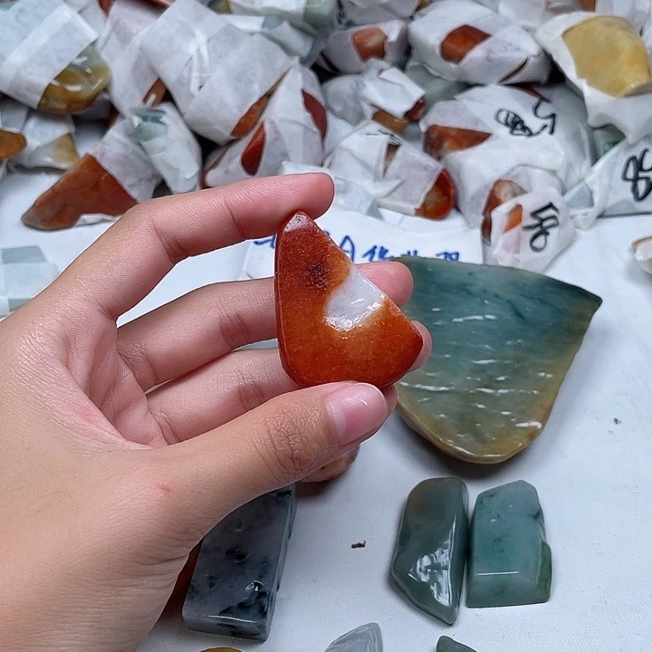 木***心翡翠未镶嵌颈饰翡翠