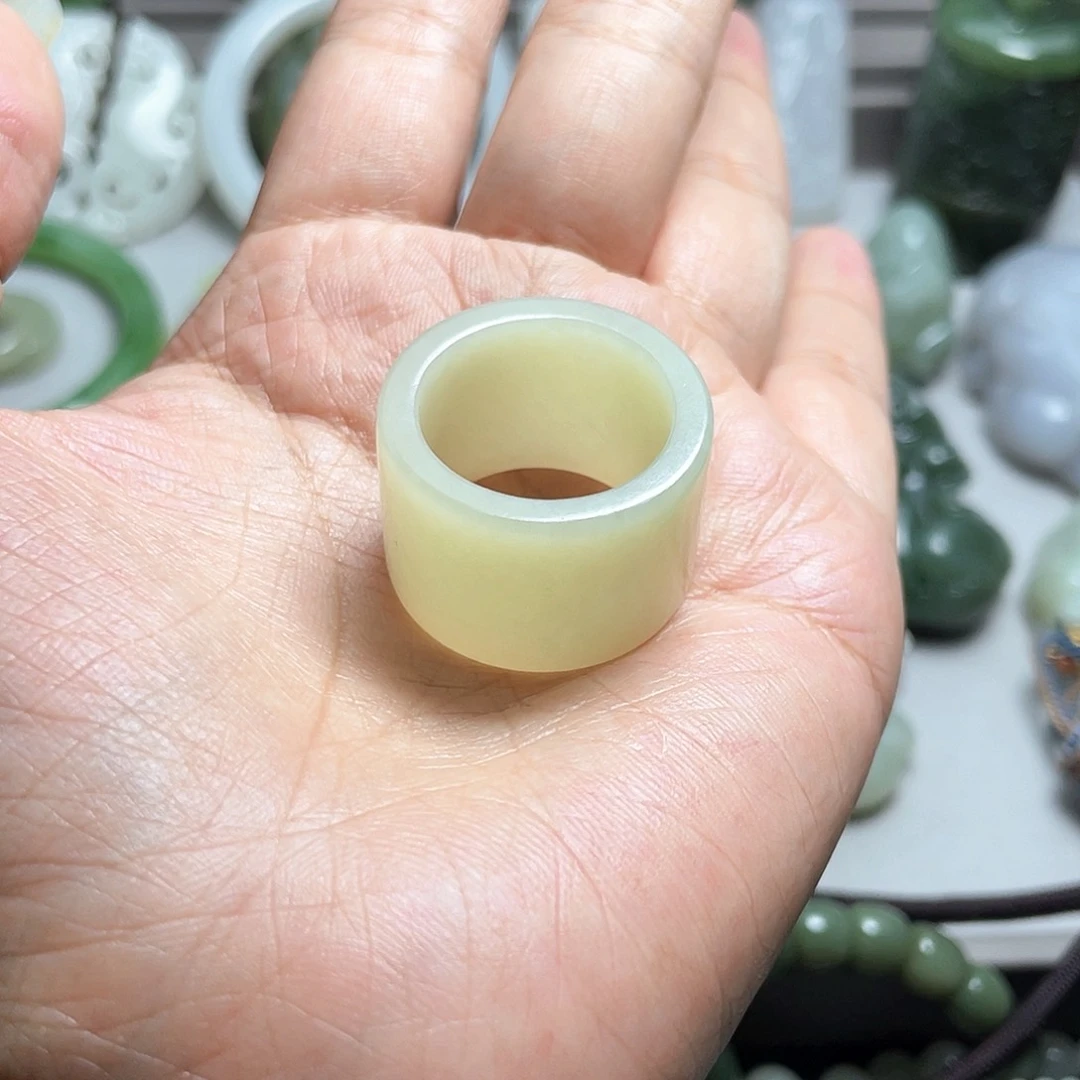 和田玉未镶嵌把件养****）