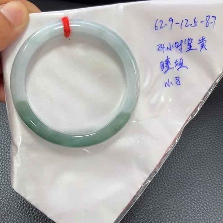 翡翠手镯未镶嵌瞳缅甸天然翡翠手镯