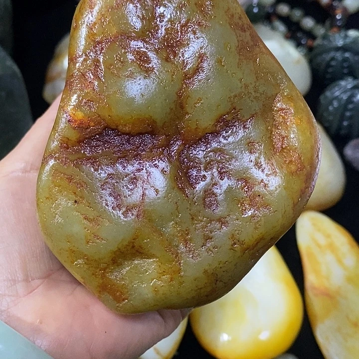 寒***隐未镶嵌和田玉（糖玉）挂件