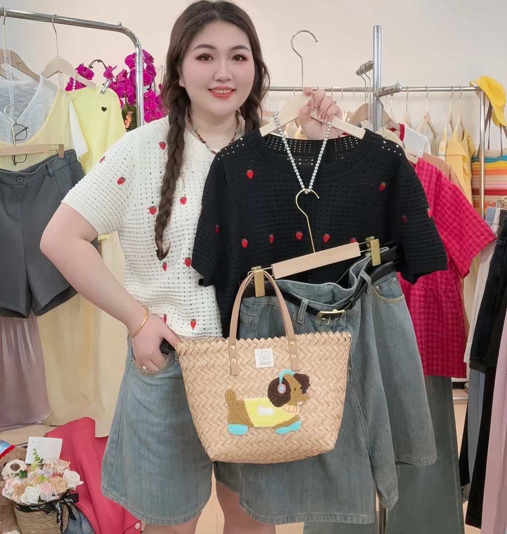 （556）2025夏季新款女设计感宽松显瘦百搭小众草莓提花镂空针织衫
