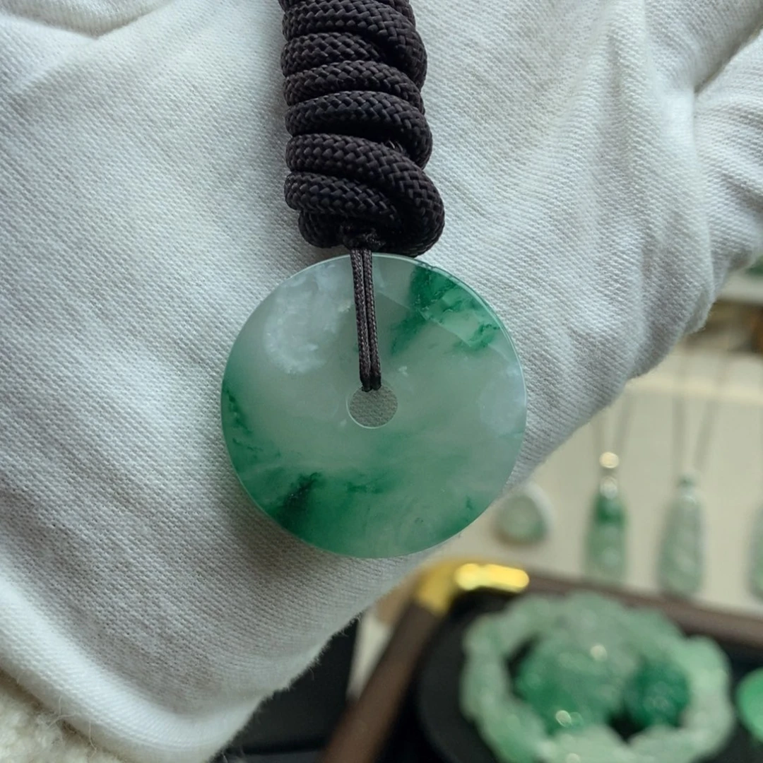 石英质玉合金颈饰