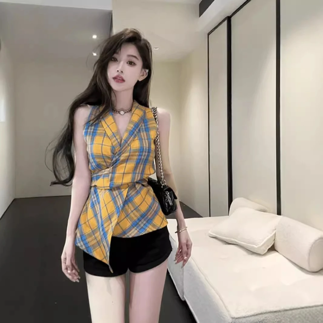 粉色格子时尚露肩气质女夏季小众多巴胺显瘦短款绑带无袖背心衬衫