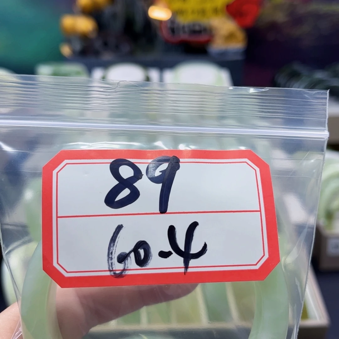 娇***女蛇纹石玉未镶嵌手镯