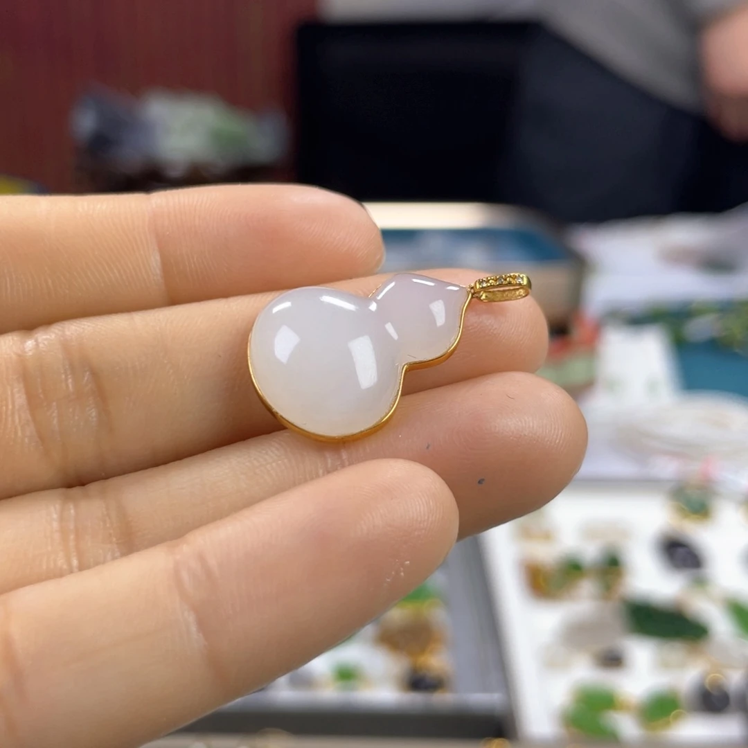 和田玉颈饰18K金镶嵌