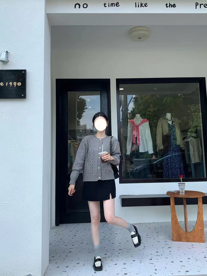 2025秋季新款韩系复古百搭宽松圆领麻花毛衣针织衫黑色短裙两件套