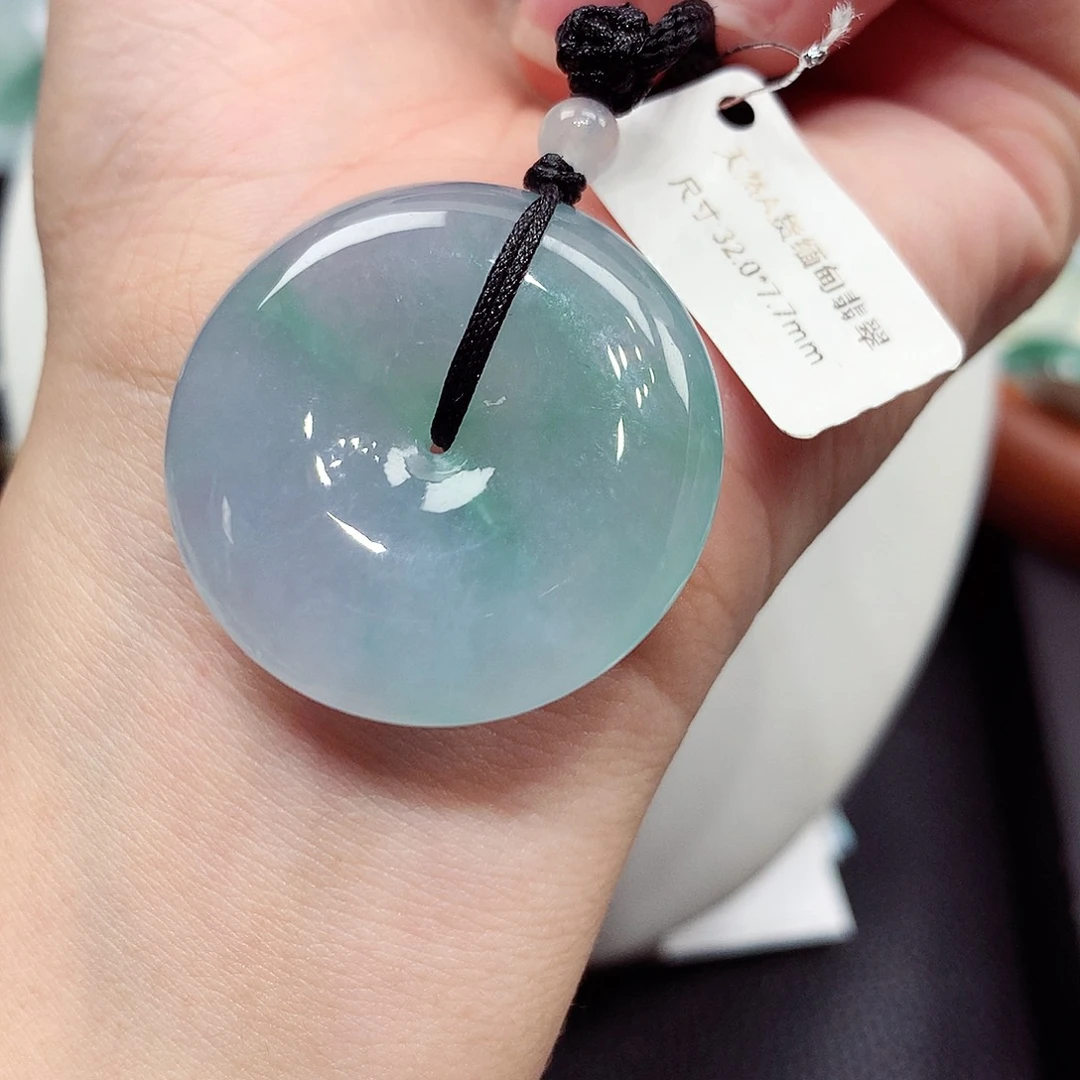 翡翠未镶嵌颈饰编号75，32.0/7.7