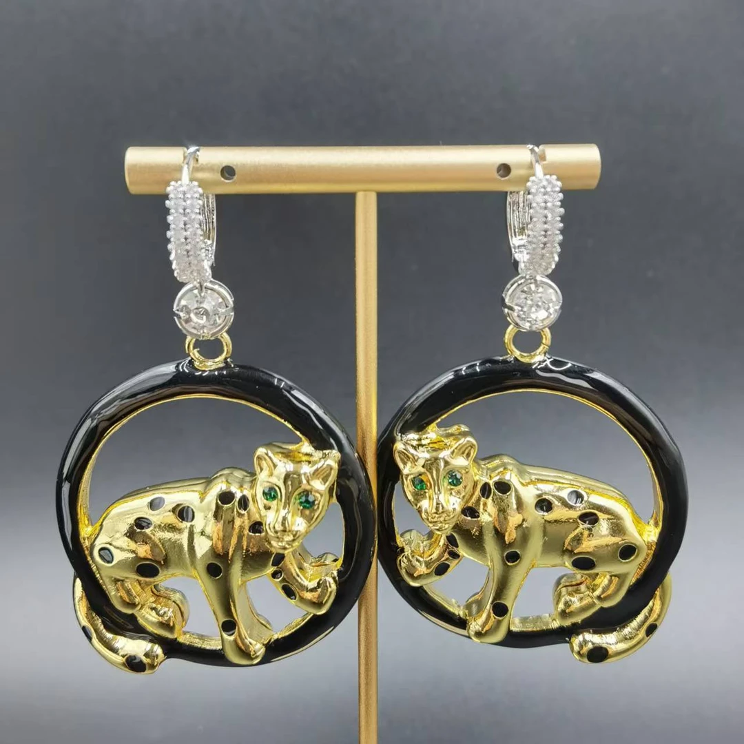 铜合金亚克力耳饰 精致金色【伊琳甄选】卡家猎豹耳钉气质轻奢黑色