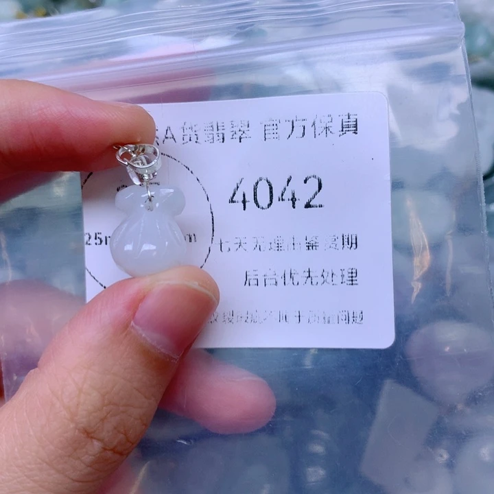 吊坠(不含链)未镶嵌翡翠