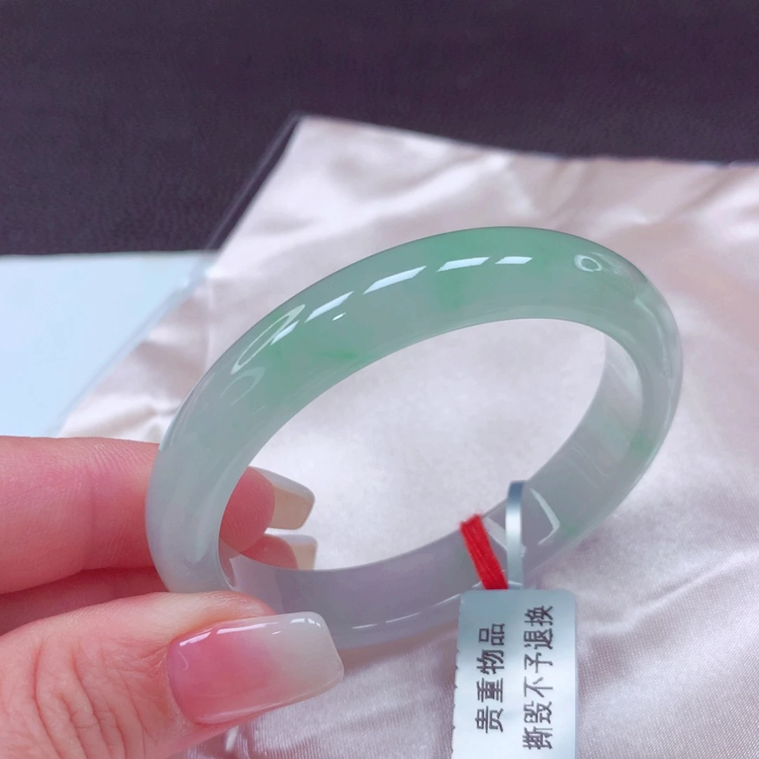 翡翠手镯未镶嵌手镯