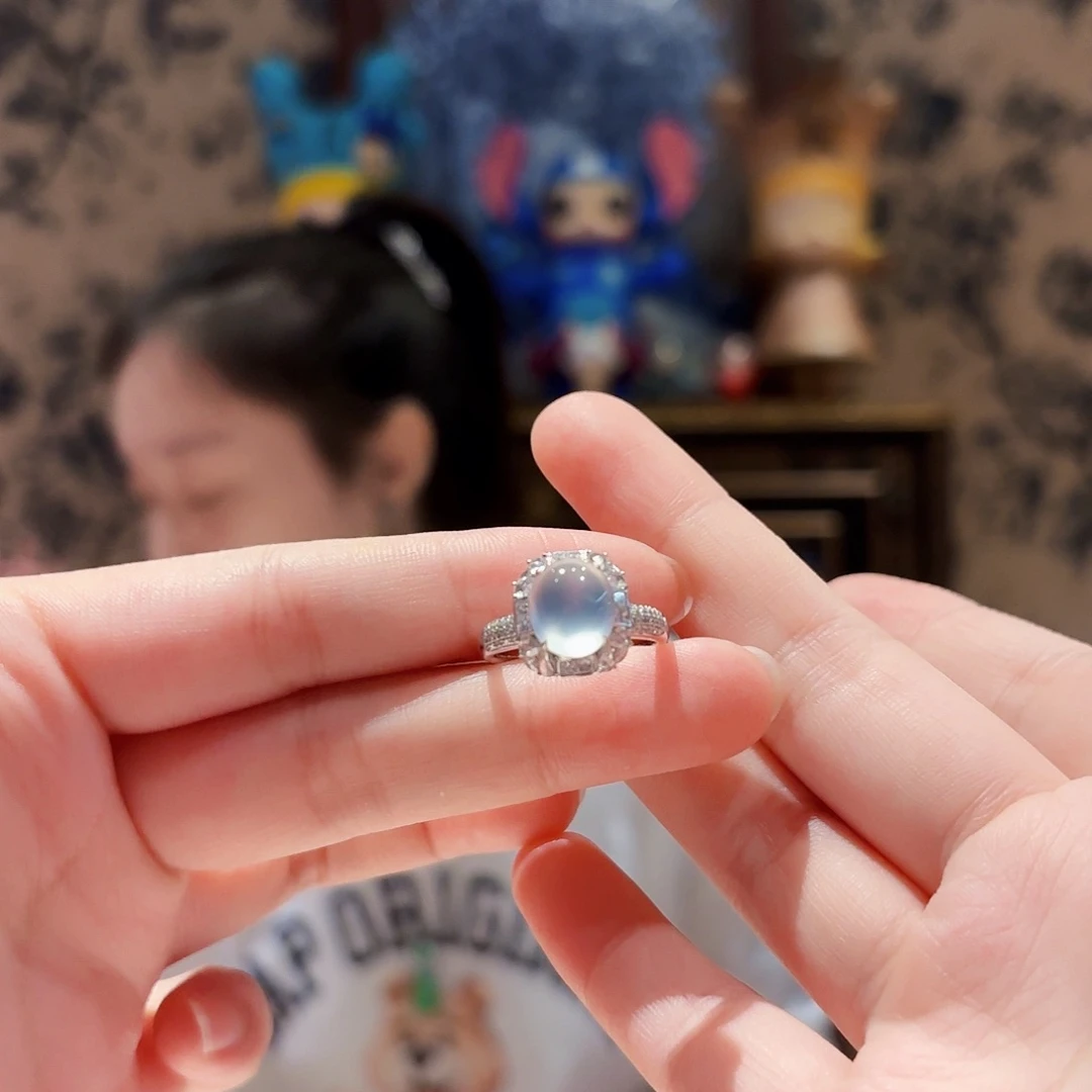 18K金镶嵌戒指翡翠戒指