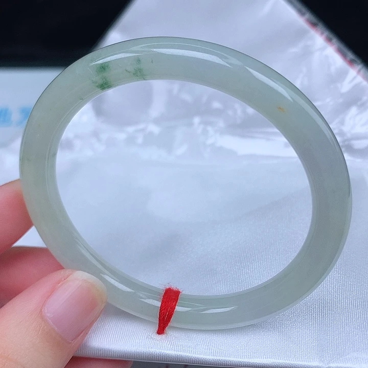 未镶嵌手镯（圆镯）翡翠天然