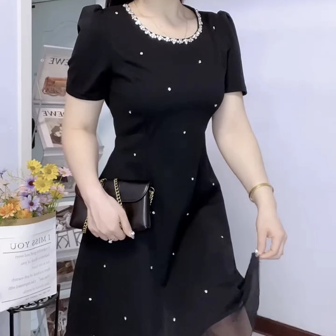 夏季简约轻奢风短袖钉钻收腰显瘦气质百搭连衣裙