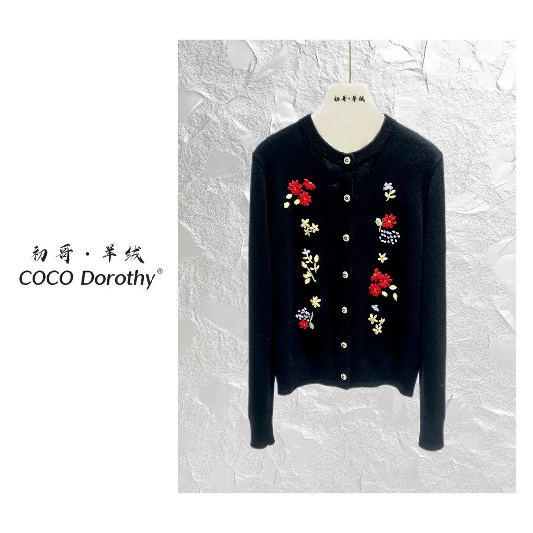 【初哥 · COCO Dorothy】纯手工绣花时尚山羊绒针织开衫-837
