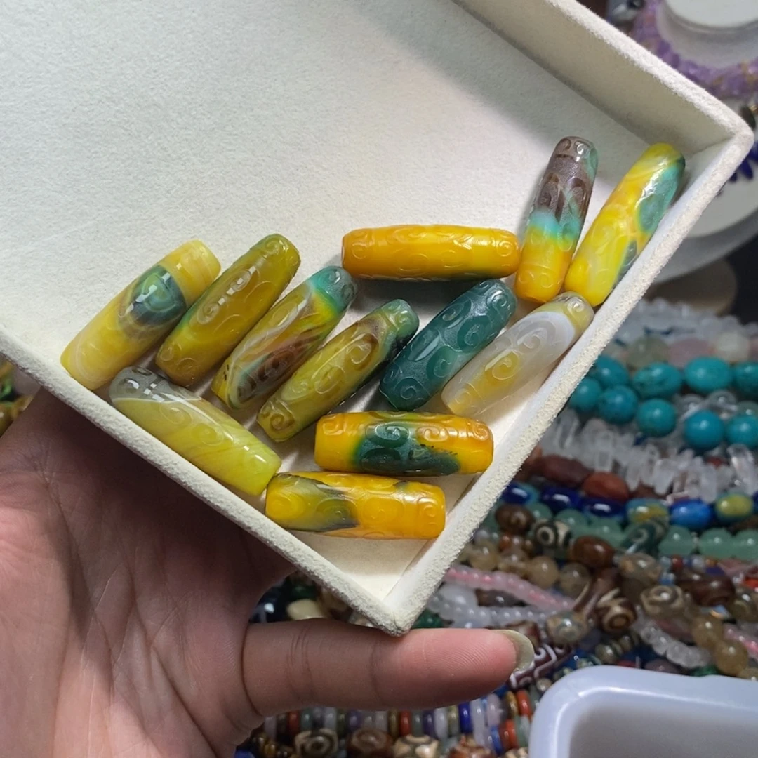 未镶嵌，1个黄绿玛瑙回纹天珠13×39mm，石英质玉