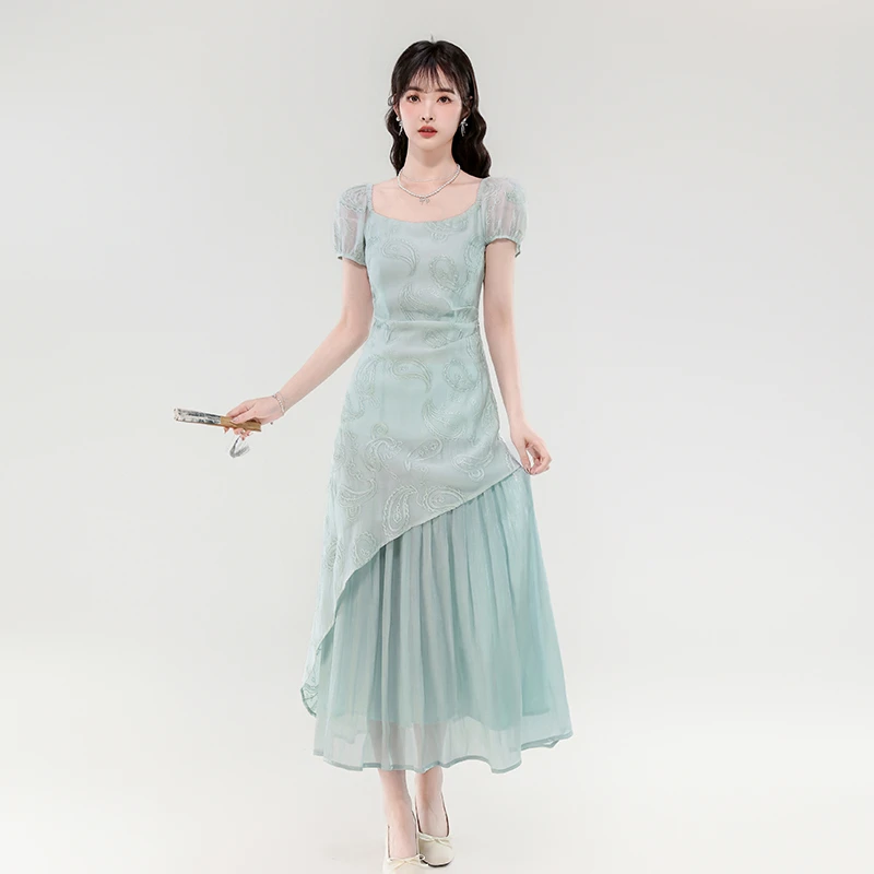 实拍2025夏季新款方领优雅气质不规则设计感度假风显瘦长款连衣裙