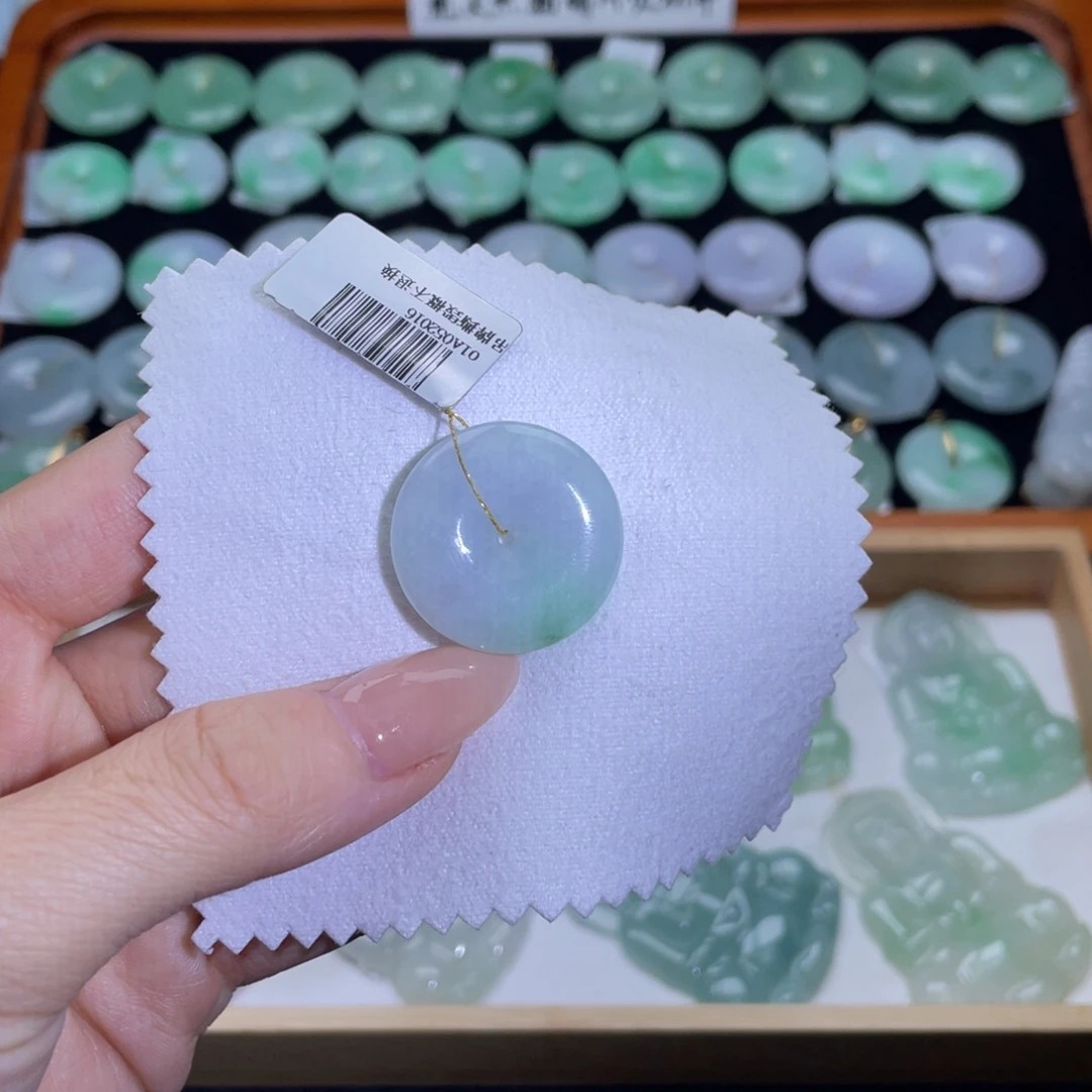 翡翠未镶嵌颈饰平安扣