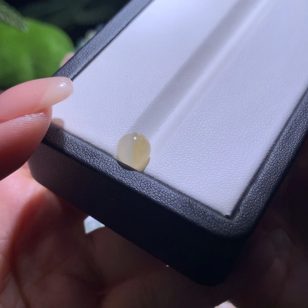 翡翠散珠特价半山水黄翡卡7.77