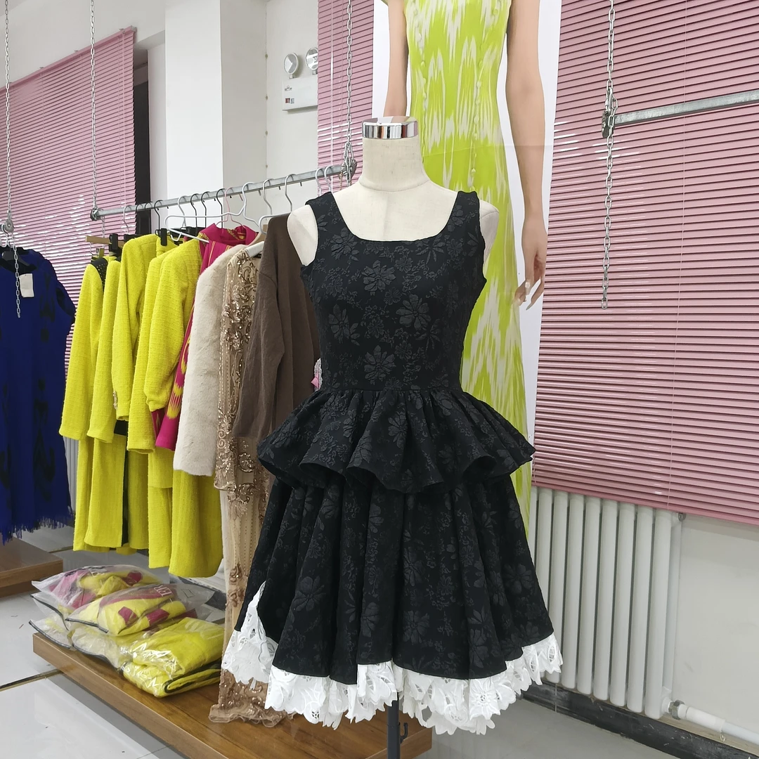 A83 新款高档黑色蓬蓬短款连衣裙