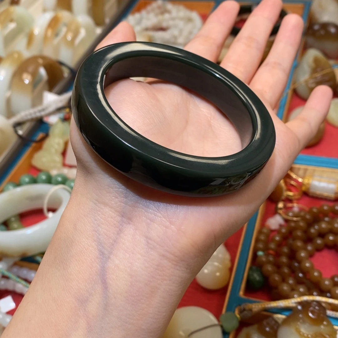 和田玉未镶嵌手镯