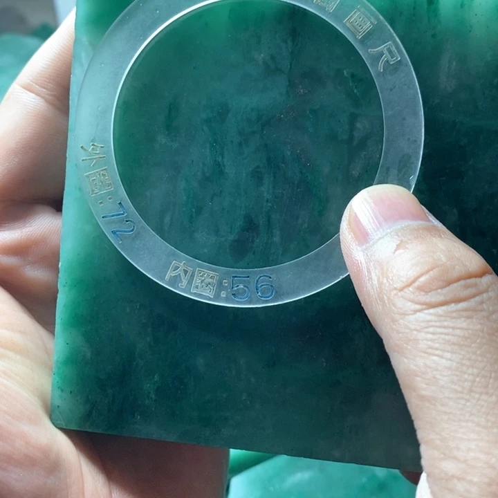 定制石英质玉腊*天然非洲翠手镯订制