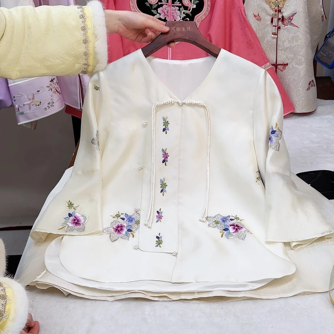 刺绣真丝欧根纱v领 一物一件