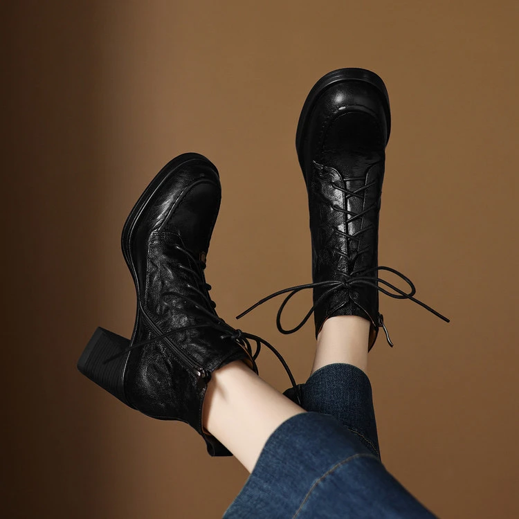 里外纯皮～羊皮7.5cm圆头高跟复古系带短靴气质显瘦粗跟马丁靴短筒
