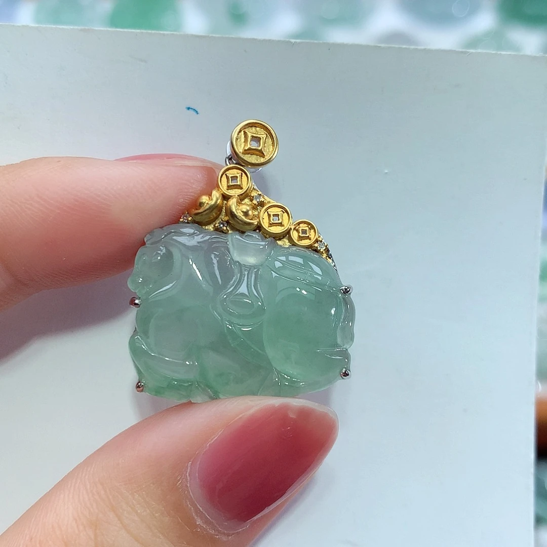 翡翠18K金镶嵌颈饰马上有钱